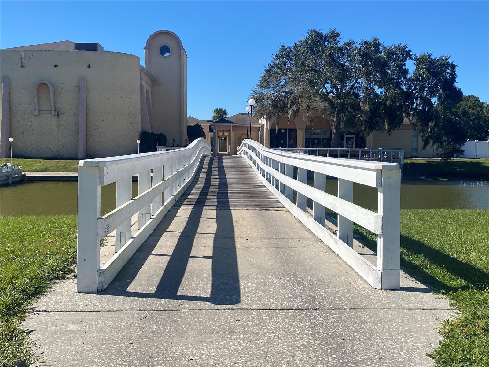 LAKESHORE CLUB - Residential