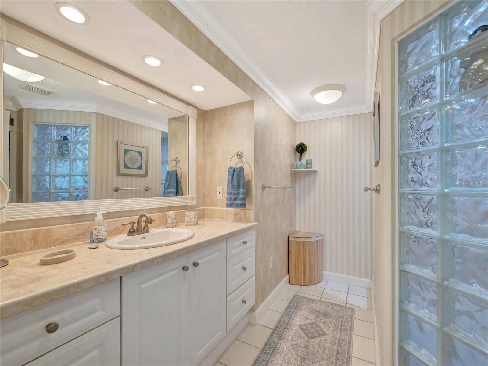 FLAMINGO CAY SECOND UNIT - Residential Lease