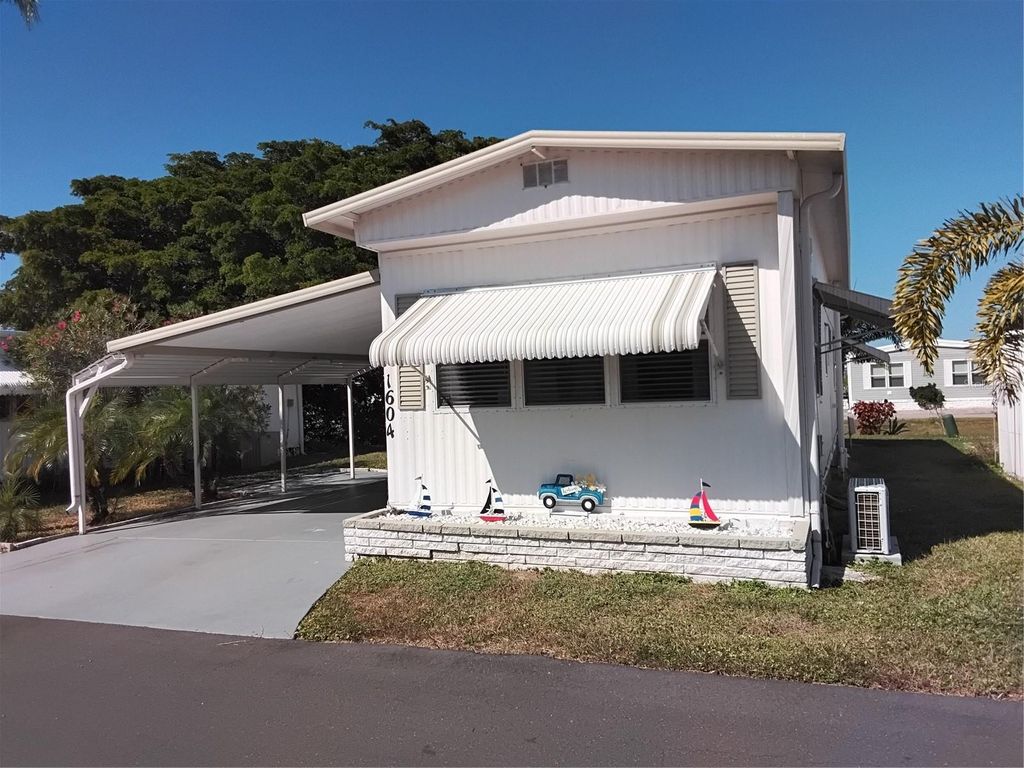 Photo of 1604 27th Avenue W, Bradenton, FL 34205 (MLS # A4669599)