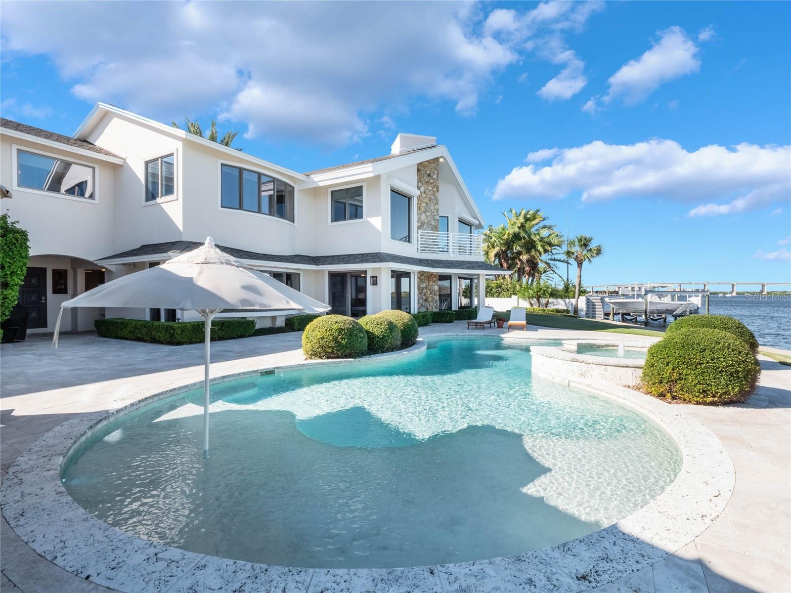 YACHT CLUB ISLAND ESTATE - Residential