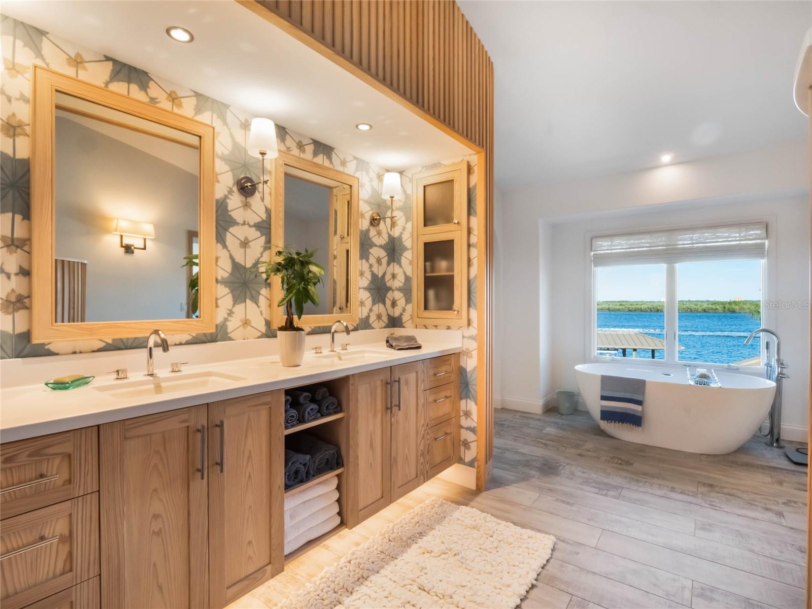 YACHT CLUB ISLAND ESTATE - Residential