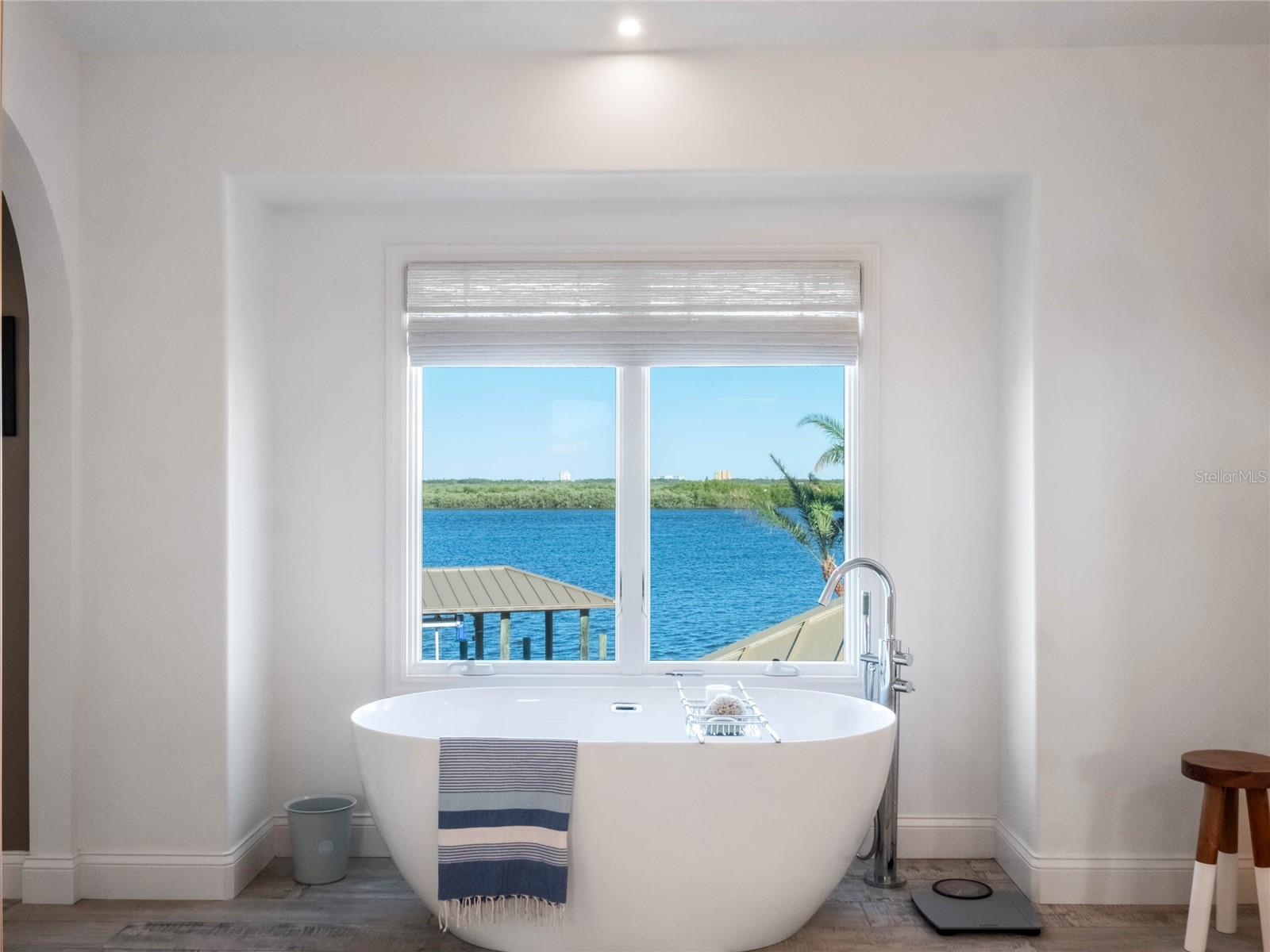 YACHT CLUB ISLAND ESTATE - Residential