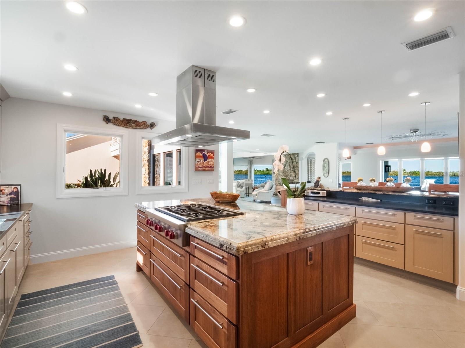 YACHT CLUB ISLAND ESTATE - Residential