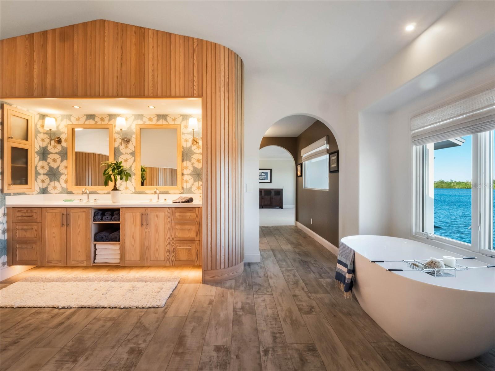 YACHT CLUB ISLAND ESTATE - Residential