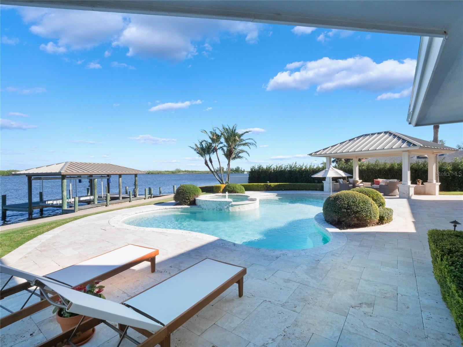 YACHT CLUB ISLAND ESTATE - Residential