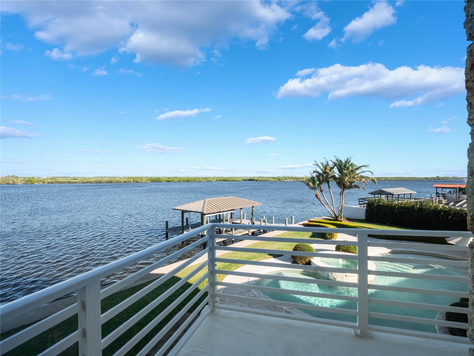 YACHT CLUB ISLAND ESTATE - Residential