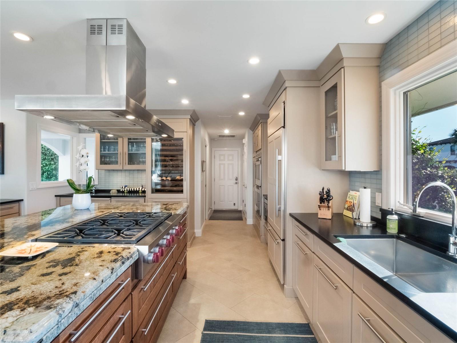 YACHT CLUB ISLAND ESTATE - Residential