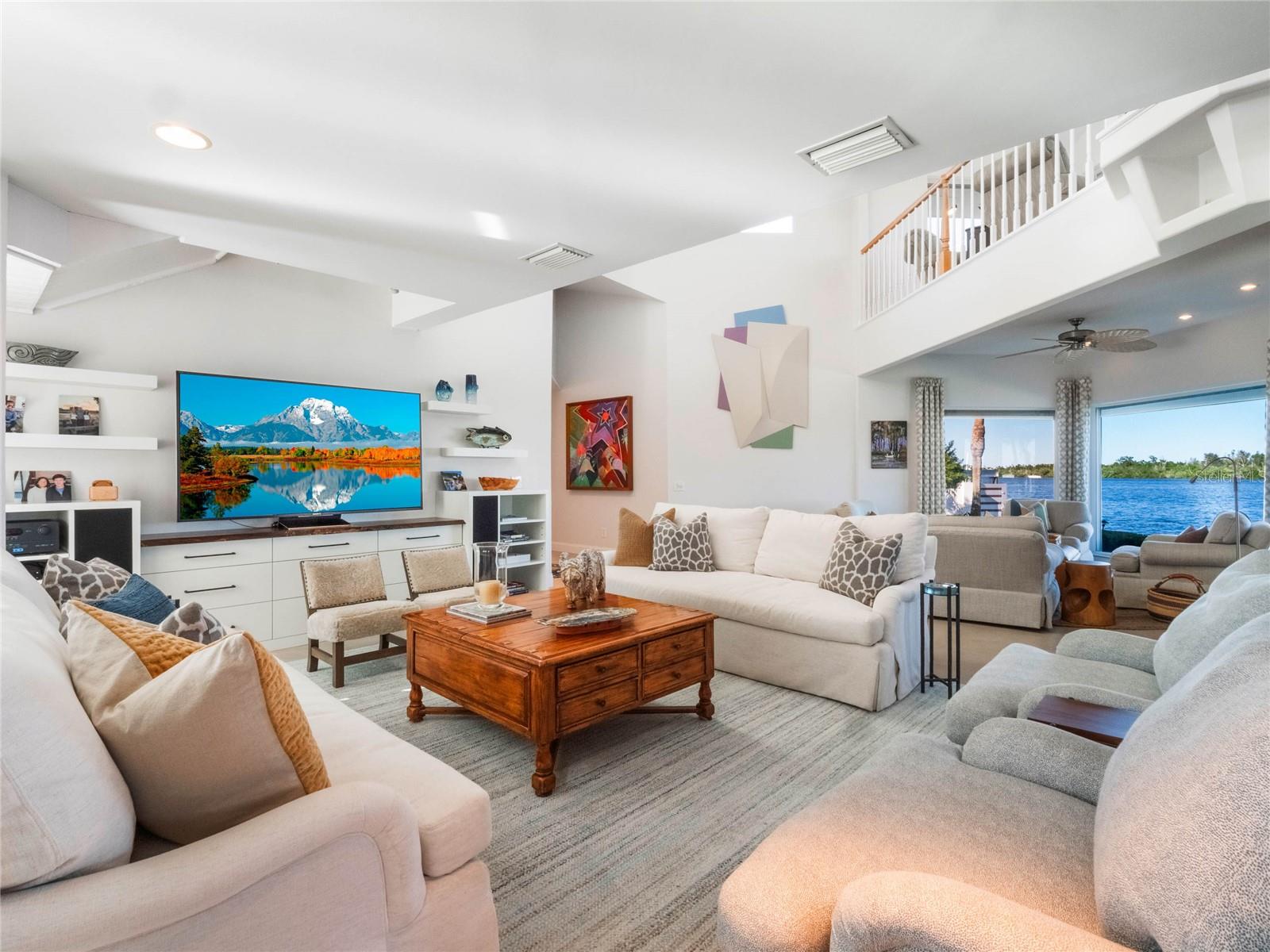 YACHT CLUB ISLAND ESTATE - Residential