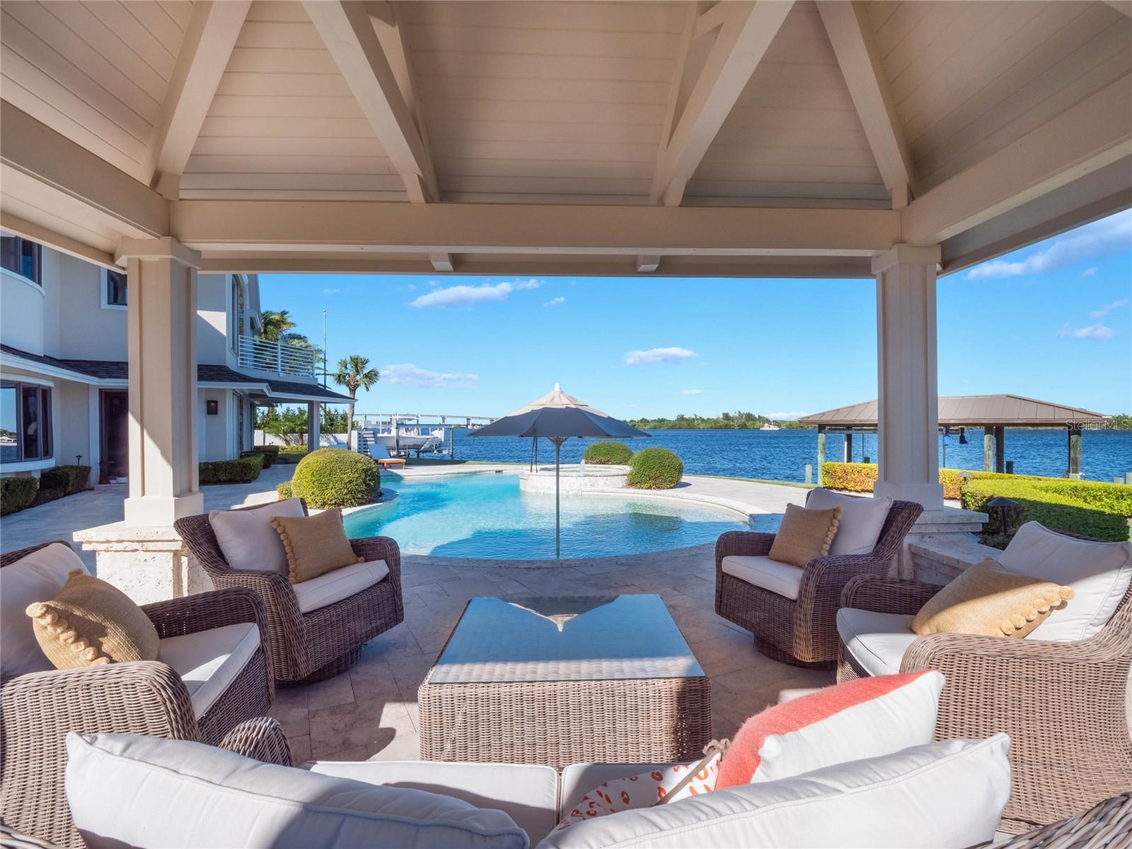 YACHT CLUB ISLAND ESTATE - Residential