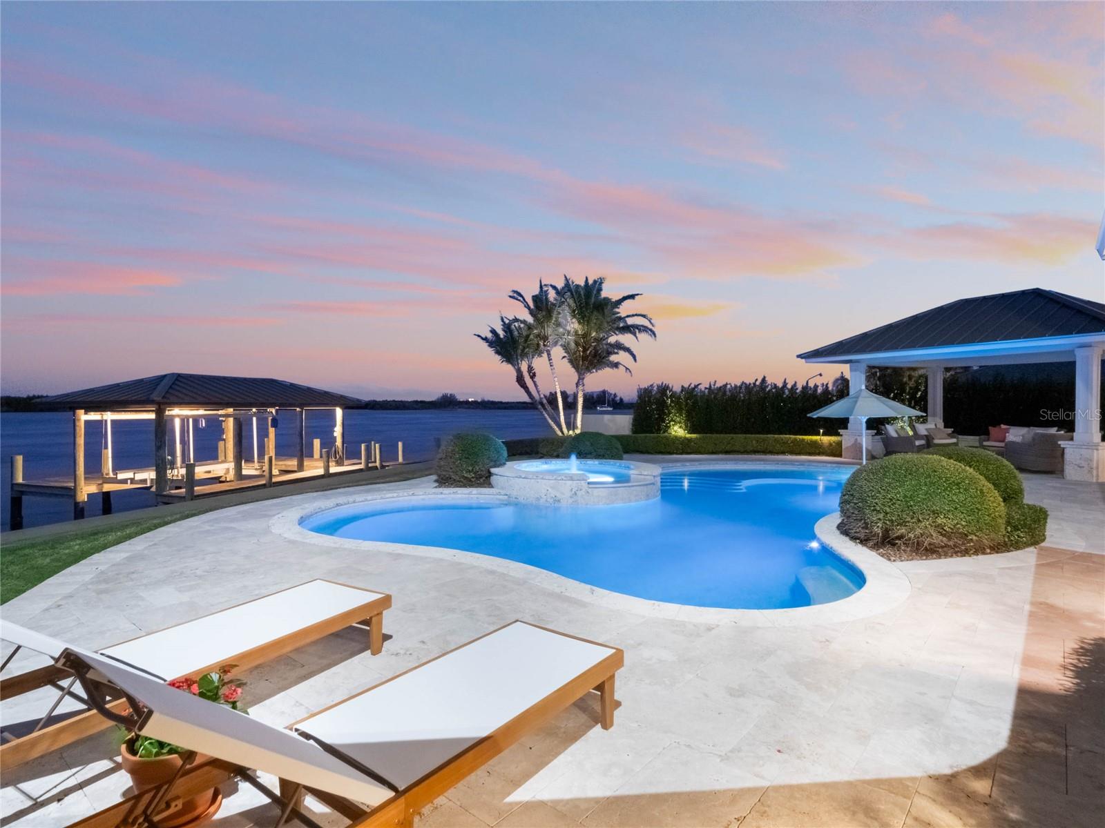 YACHT CLUB ISLAND ESTATE - Residential