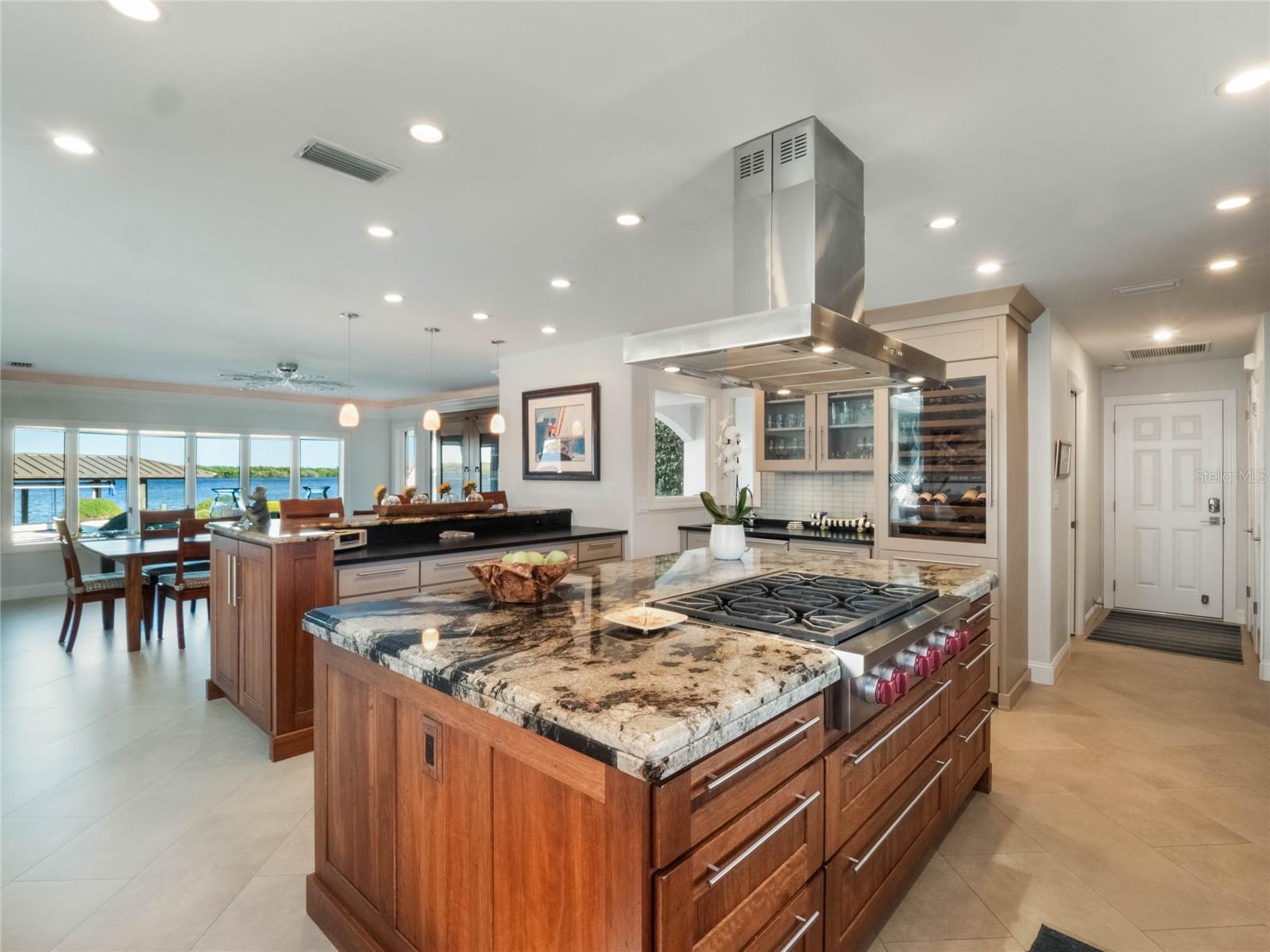 YACHT CLUB ISLAND ESTATE - Residential