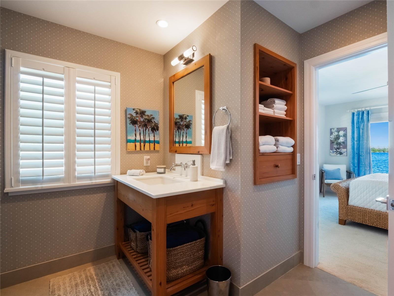 YACHT CLUB ISLAND ESTATE - Residential