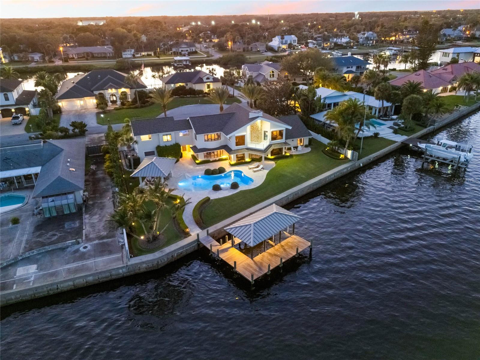 YACHT CLUB ISLAND ESTATE - Residential