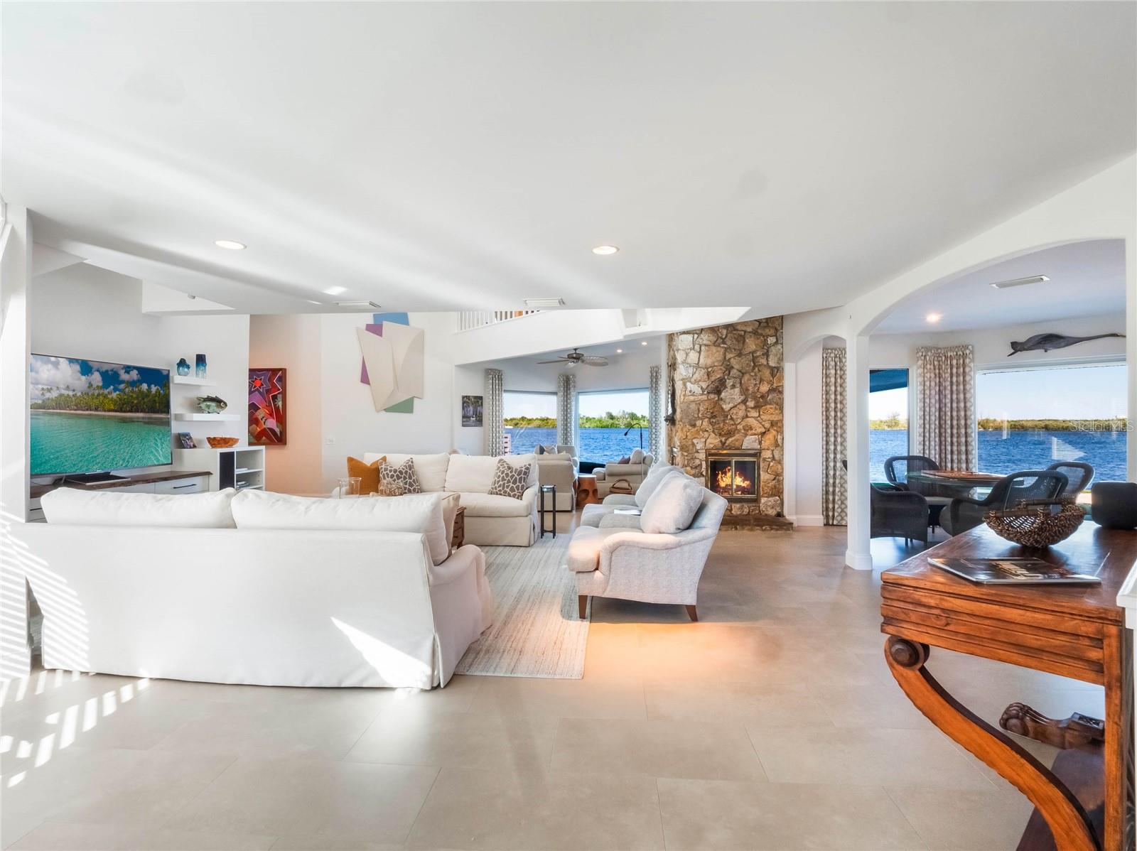 YACHT CLUB ISLAND ESTATE - Residential