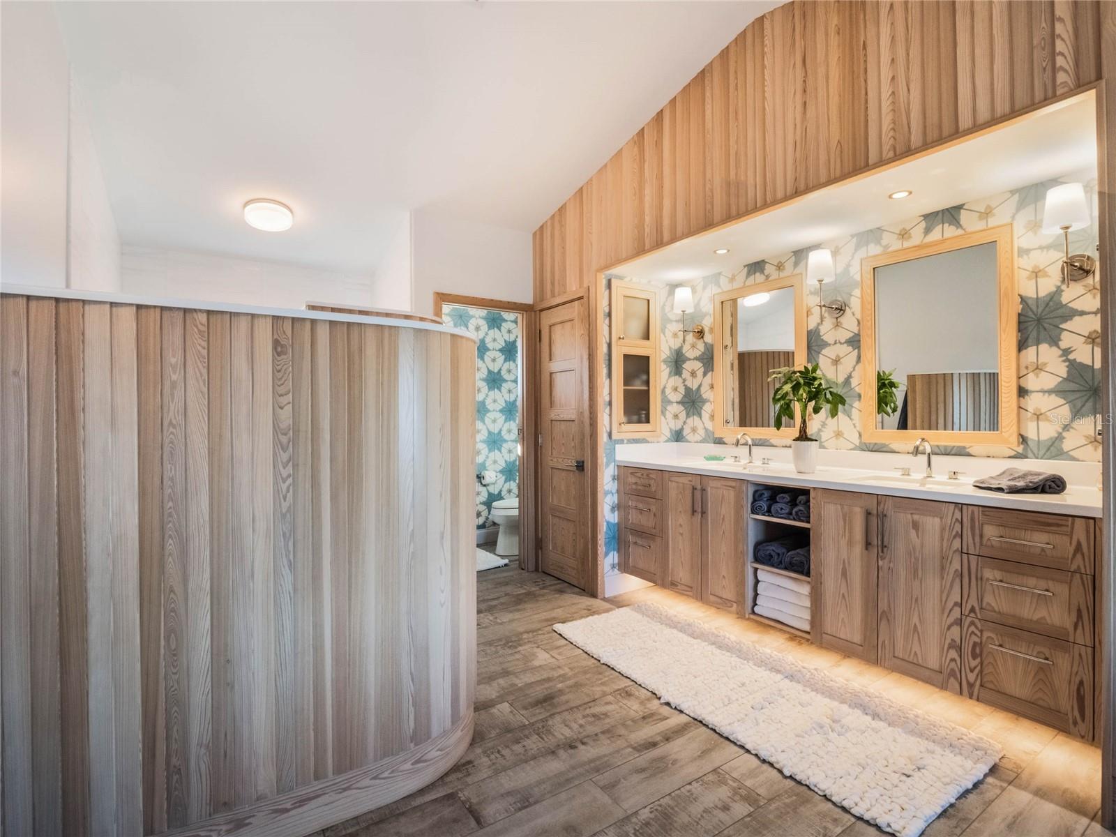 YACHT CLUB ISLAND ESTATE - Residential