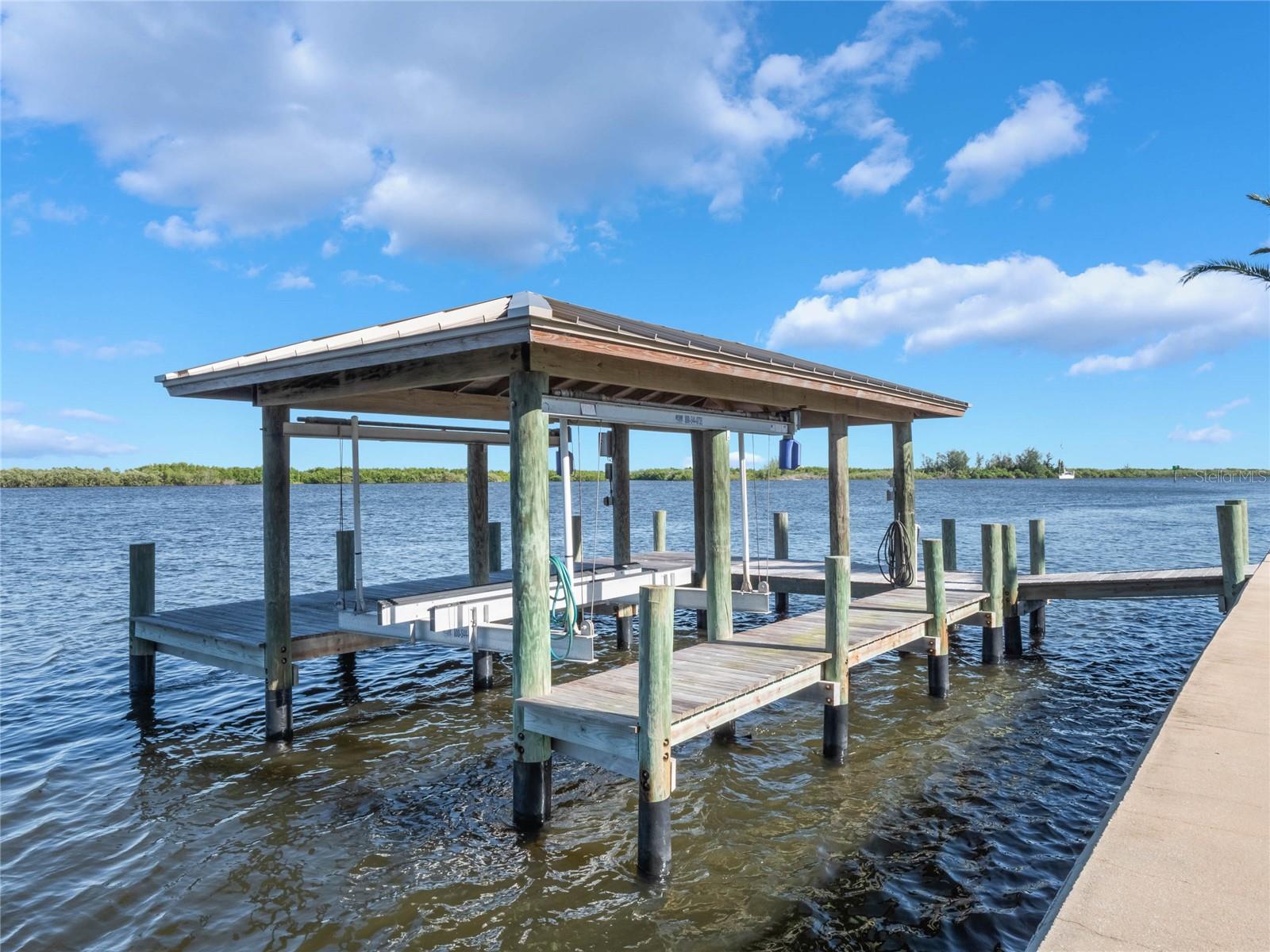 YACHT CLUB ISLAND ESTATE - Residential