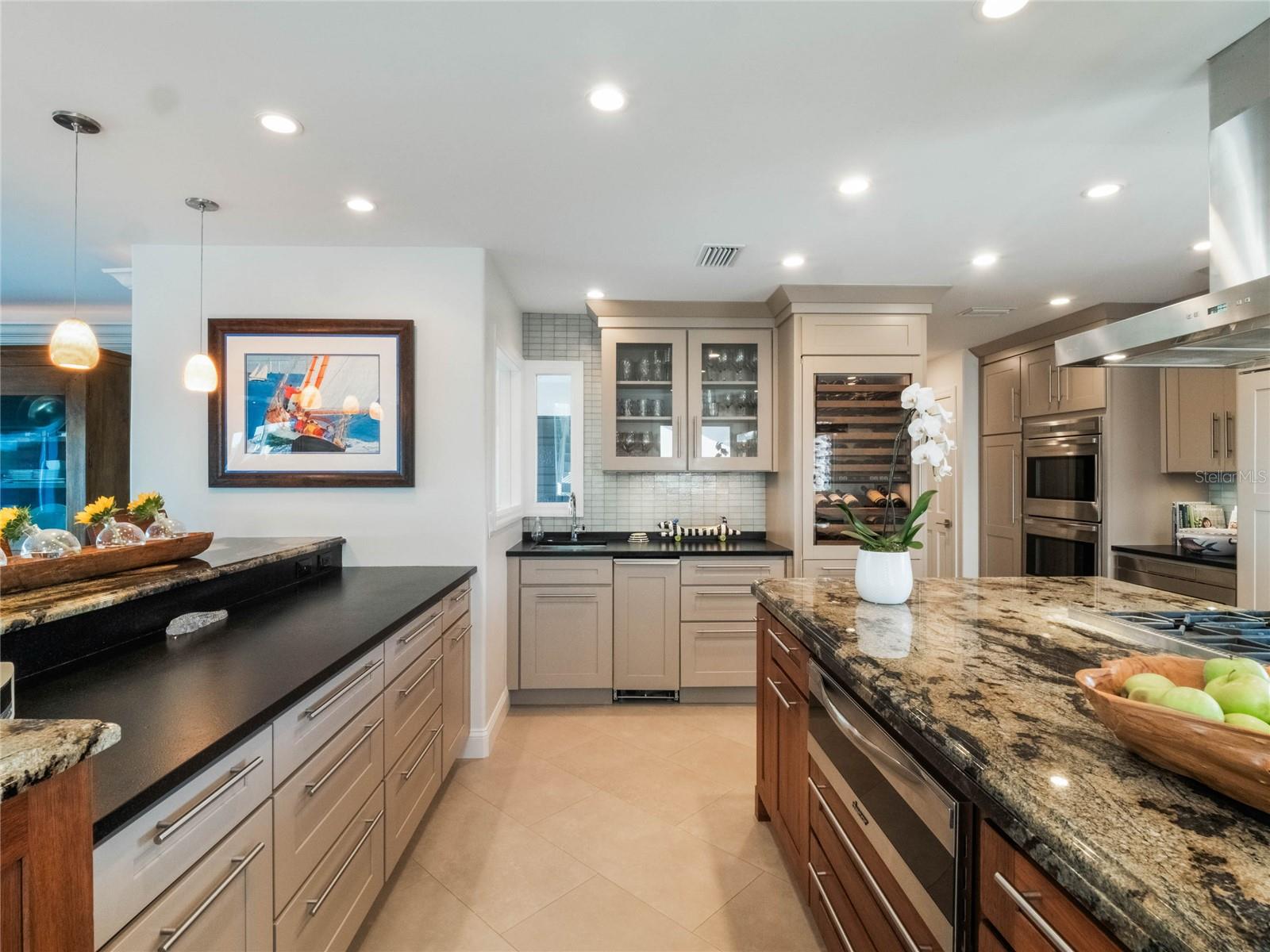 YACHT CLUB ISLAND ESTATE - Residential