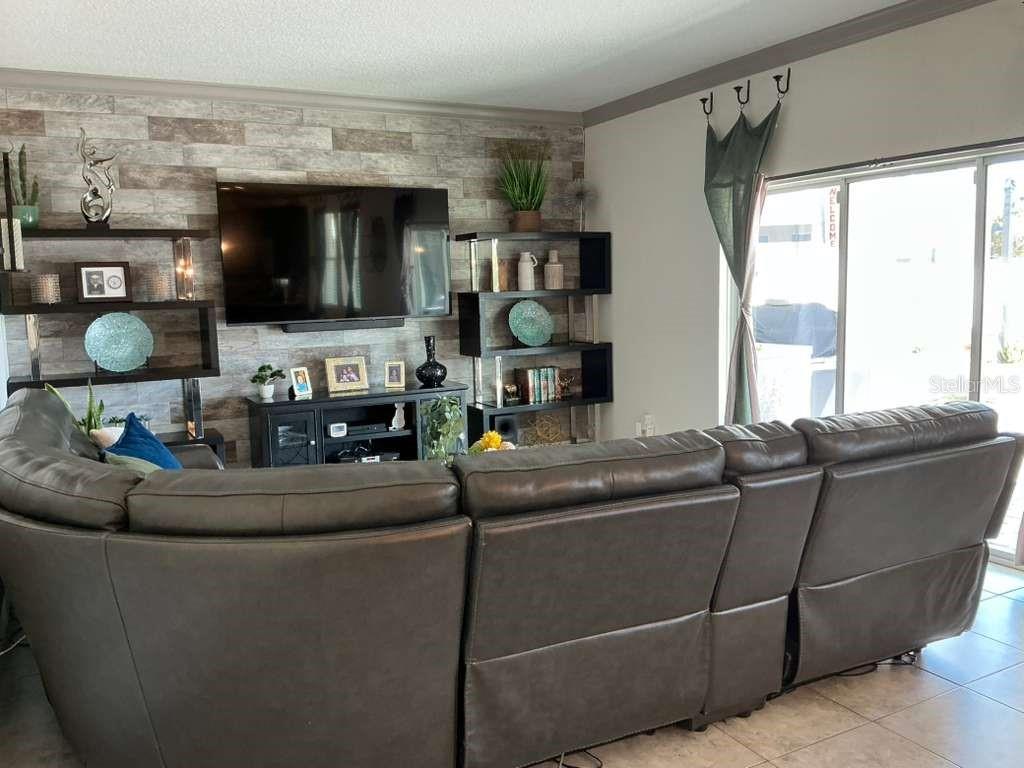 1002 BERRY LEAF COURT