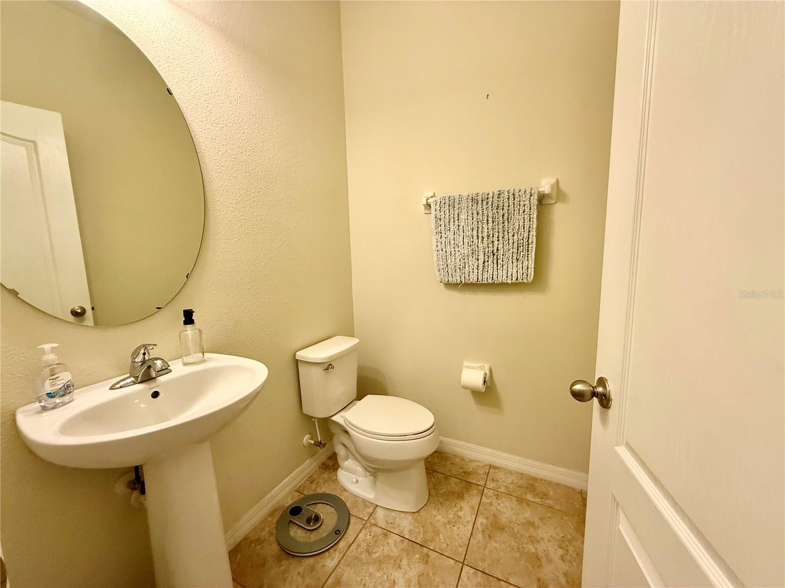 ALOMA TRAILS - Residential Lease