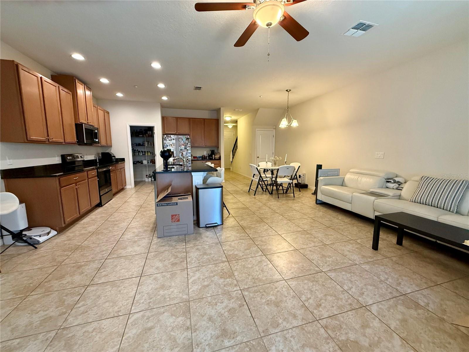 ALOMA TRAILS - Residential Lease