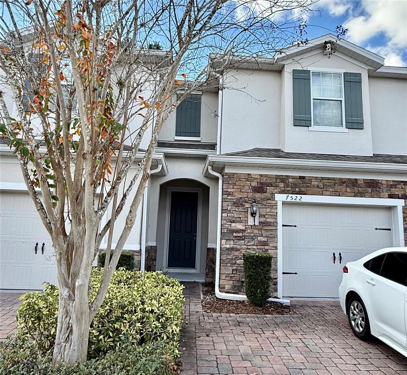 ALOMA TRAILS - Residential Lease