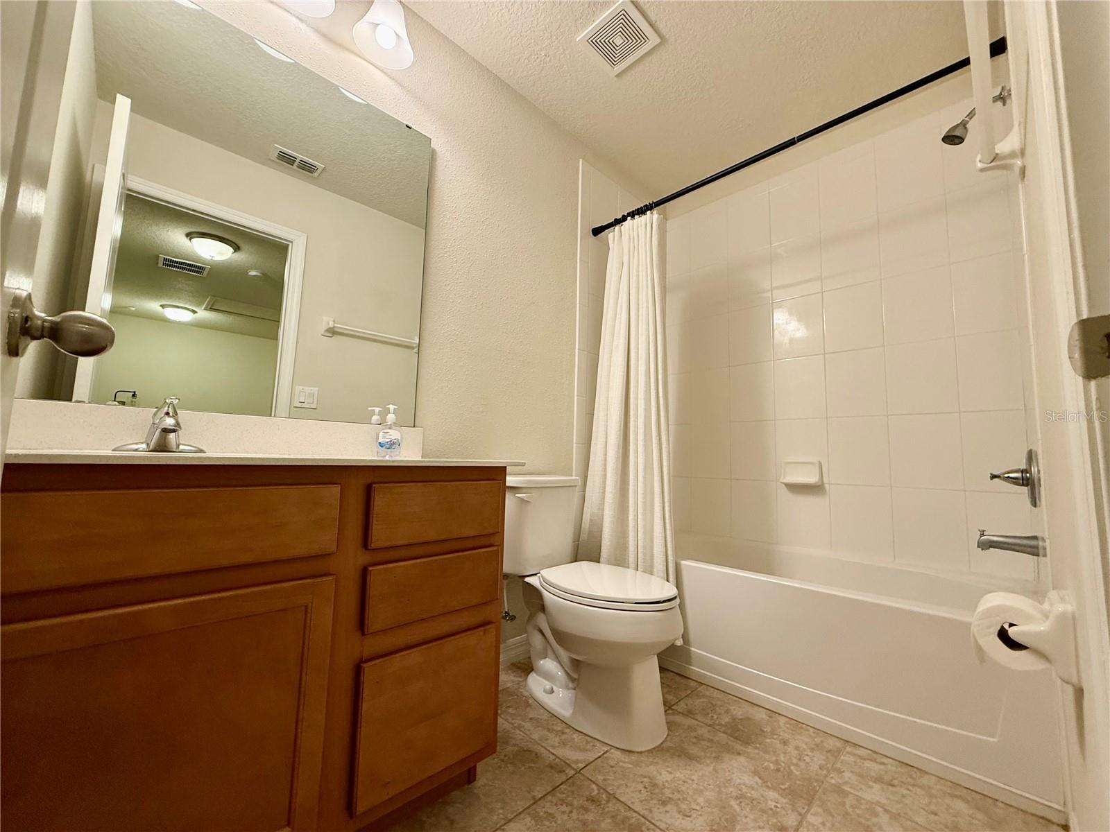 ALOMA TRAILS - Residential Lease