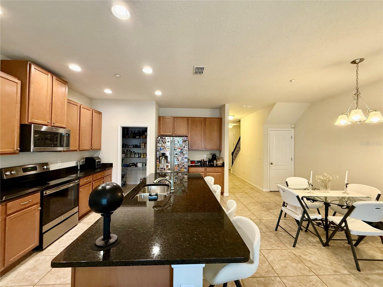 ALOMA TRAILS - Residential Lease