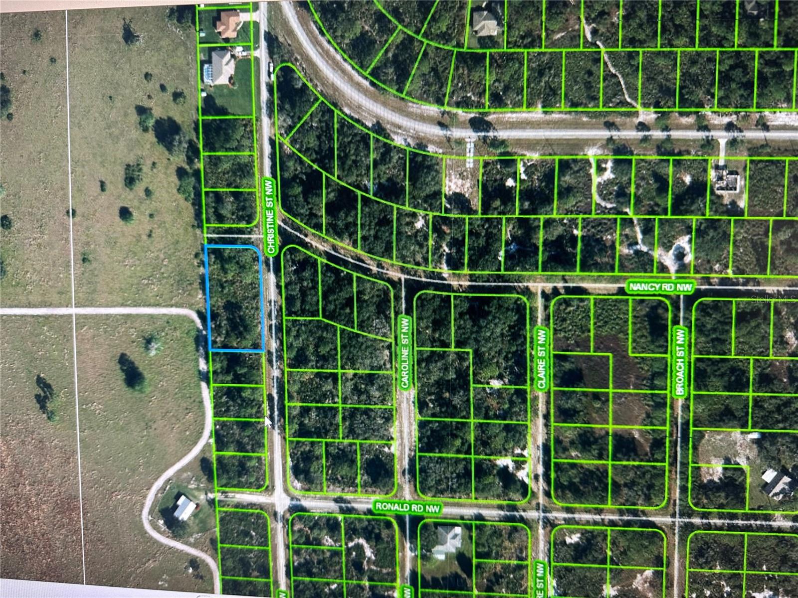 Seller Highly Motivated!
This .69-acre parcel, ready to build on three lots, has just been reduced for an immediate sale. With nearby water and electricity, this property is primed and ready for your next project. This rare opportunity won’t last long—act fast and see it for yourself!
Go direct and take a look—you won’t want to miss this chance. Hurry, this deal won’t last! Please note that while all information provided is deemed to be reliable, its accuracy and completeness are not warranted or guaranteed.