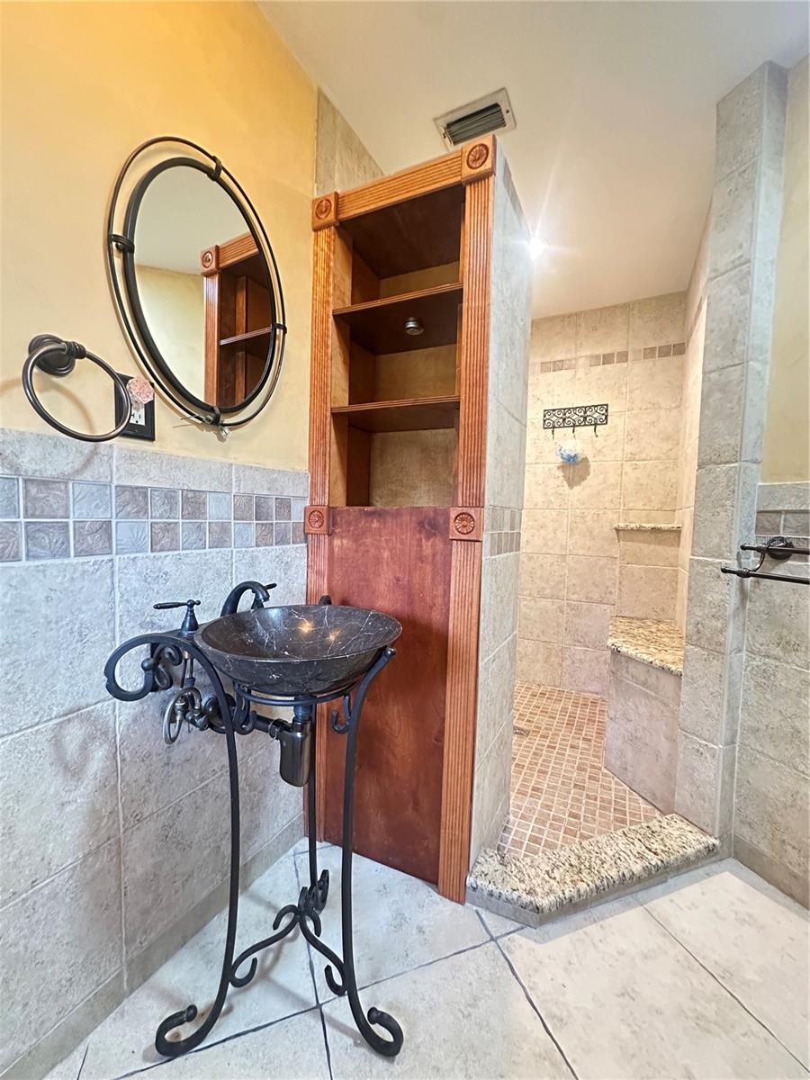 SABAL POINT AMD - Residential Lease