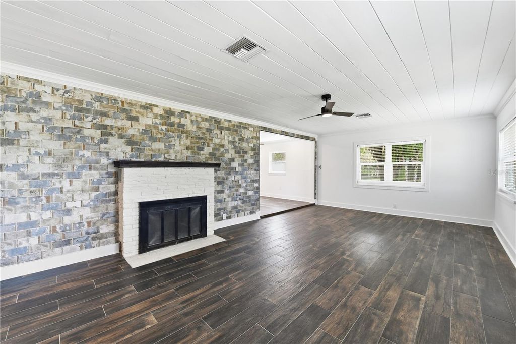 Photo of 8301 Riverside Drive NE, St Petersburg, FL 33702 (MLS # O6363359)