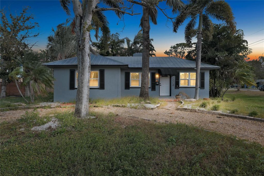 Photo of 8301 Riverside Drive NE, St Petersburg, FL 33702 (MLS # O6363359)