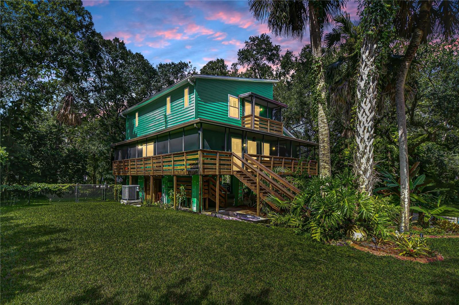 8614 HIBISCUS DRIVE