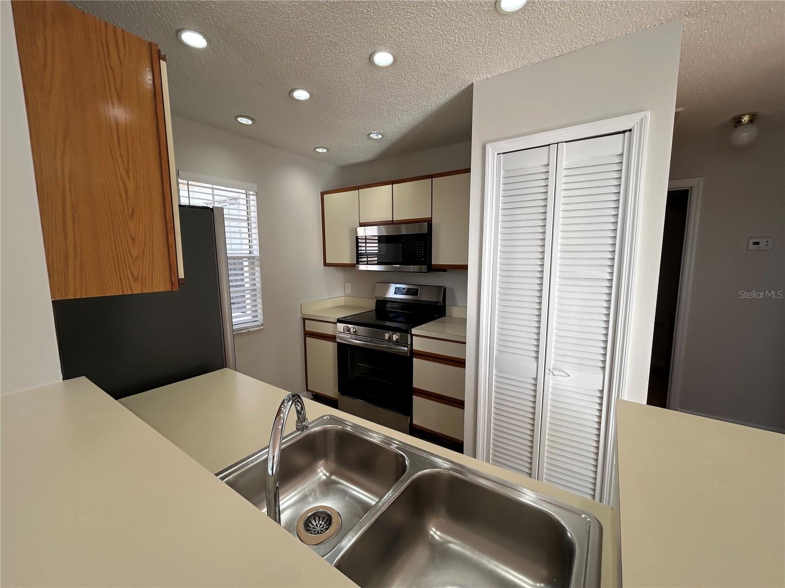 HIDDEN SPGS CONDO - Residential Lease