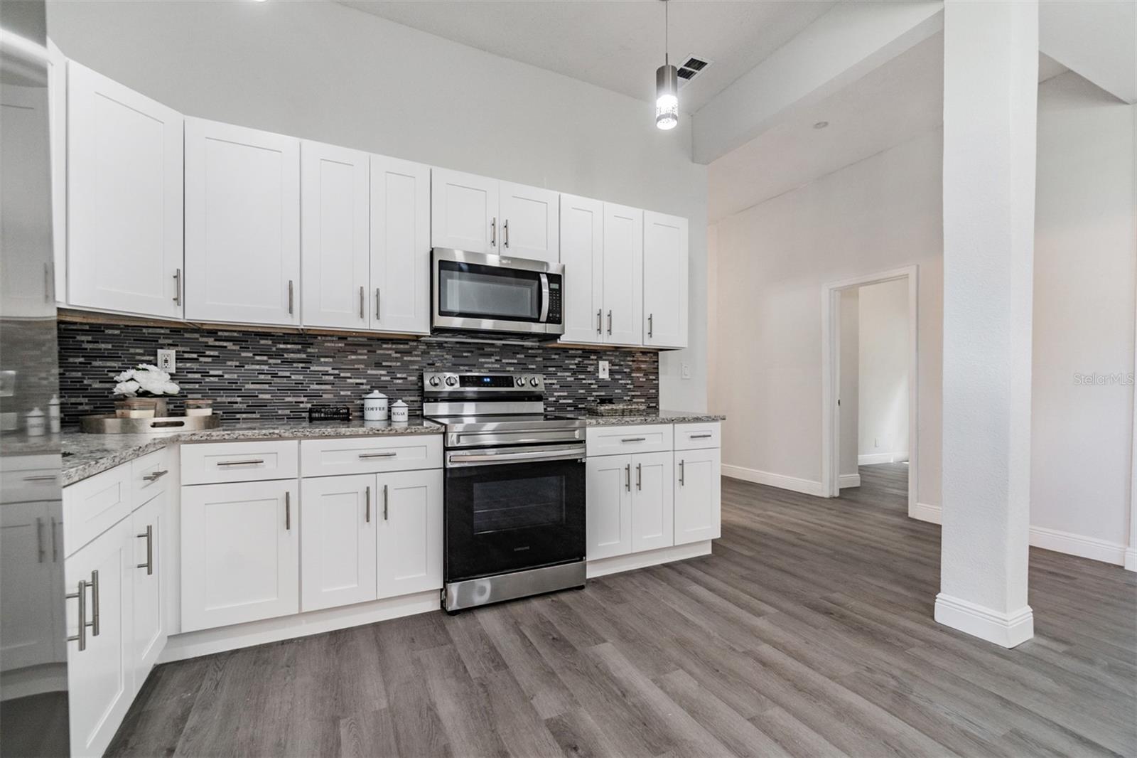 LA VERGNE 1ST ADD - Residential