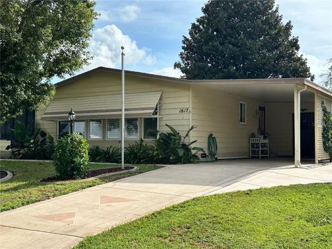 A home in LADY LAKE