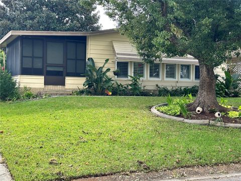 A home in LADY LAKE