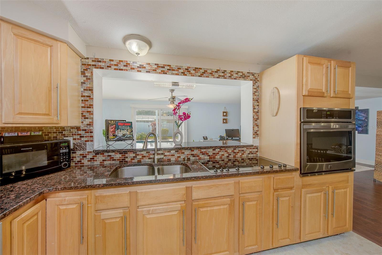 BELLEAIR MANOR - Residential