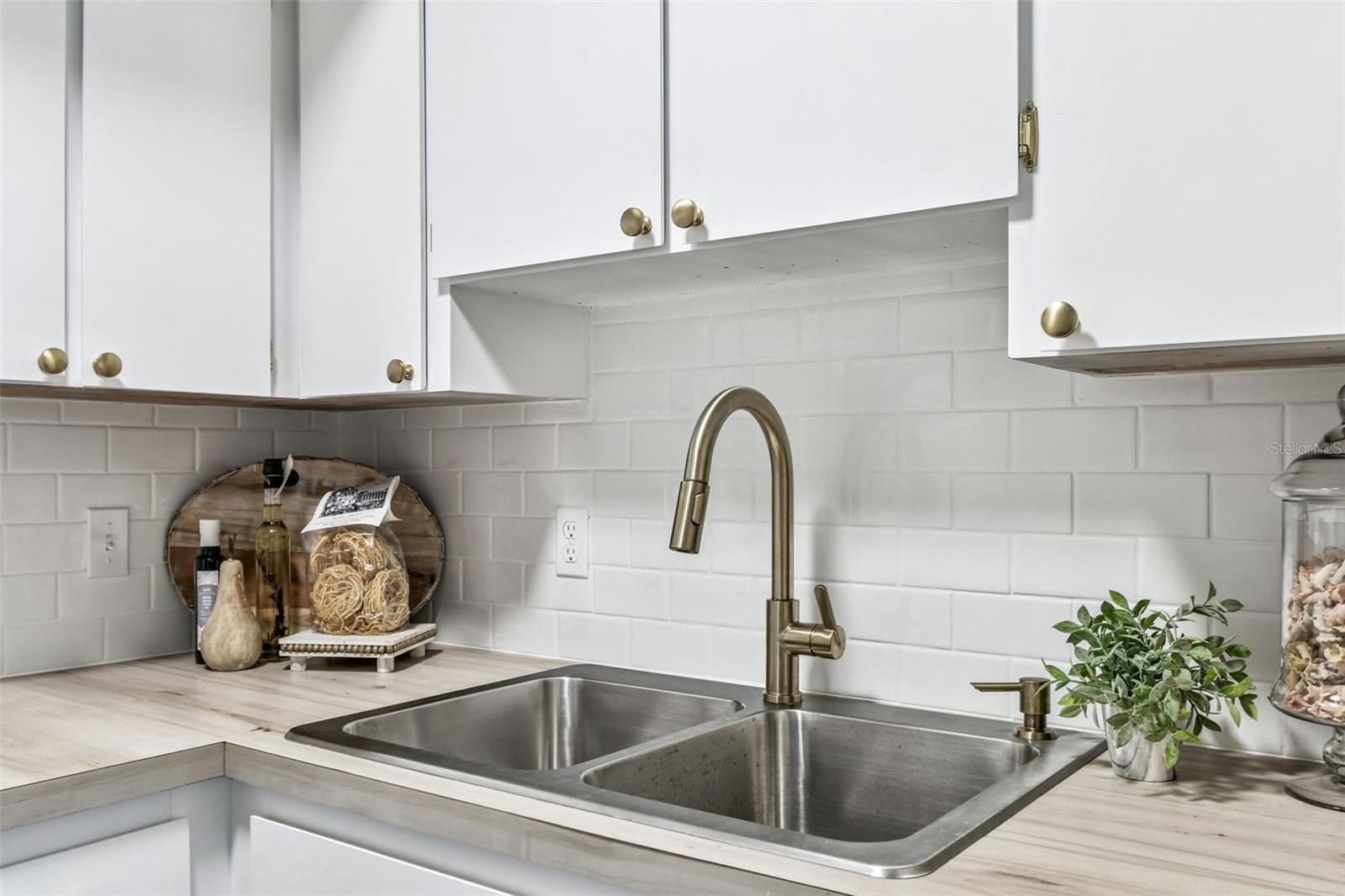 CLEARVIEW OAKS PARADISE - Residential