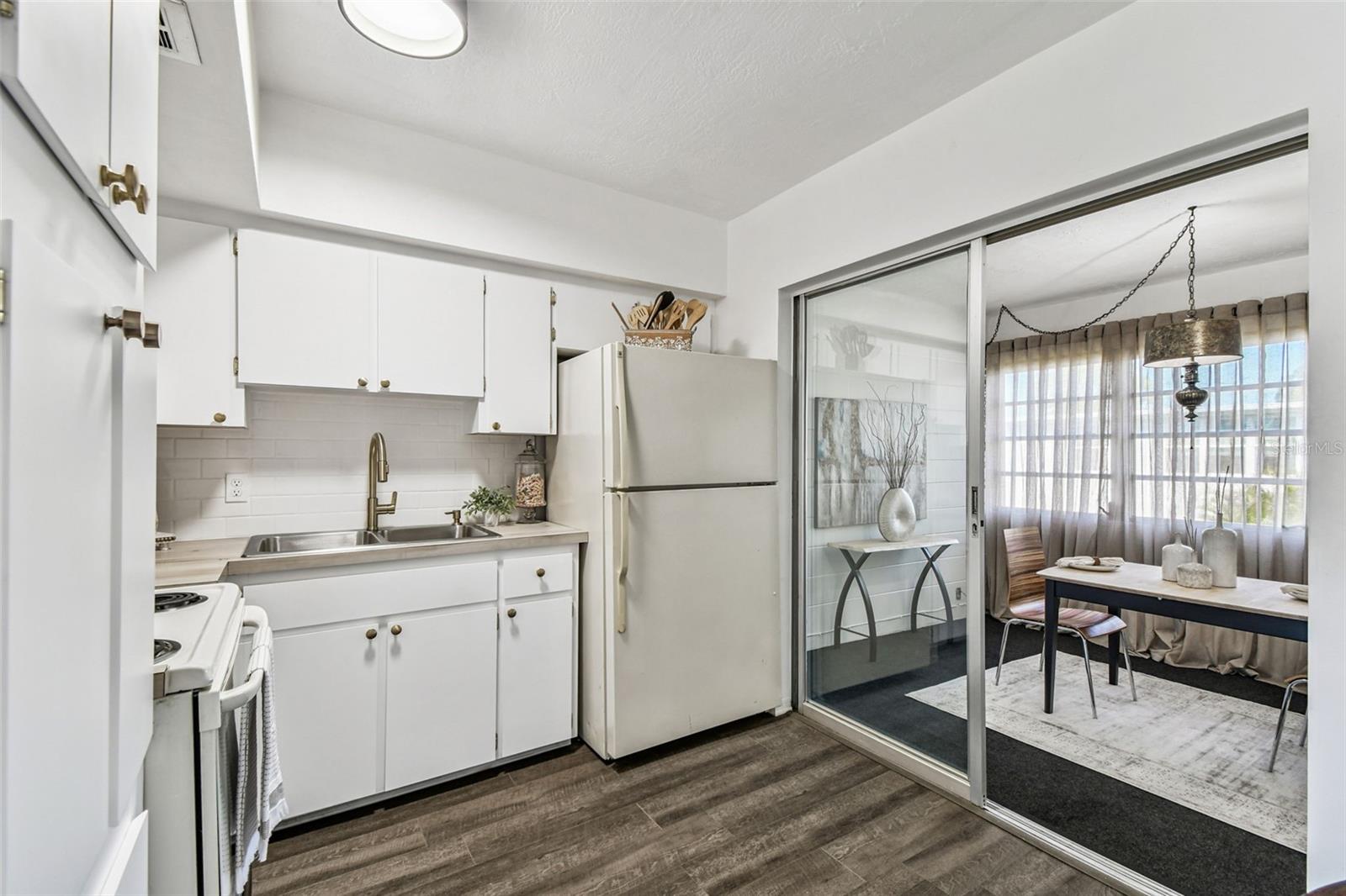 CLEARVIEW OAKS PARADISE - Residential