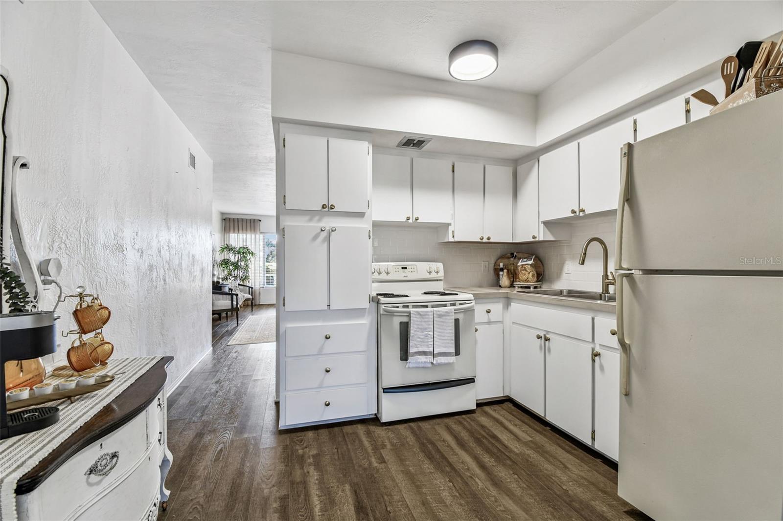 CLEARVIEW OAKS PARADISE - Residential