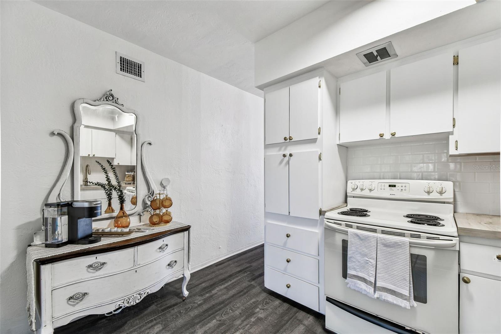 CLEARVIEW OAKS PARADISE - Residential