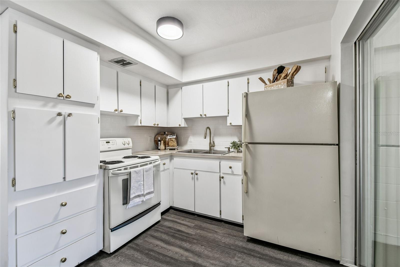 CLEARVIEW OAKS PARADISE - Residential