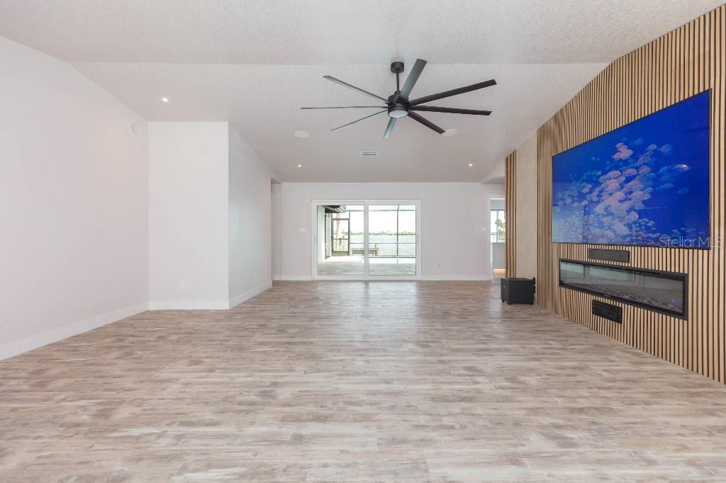 306 BUTTONWOOD LANE