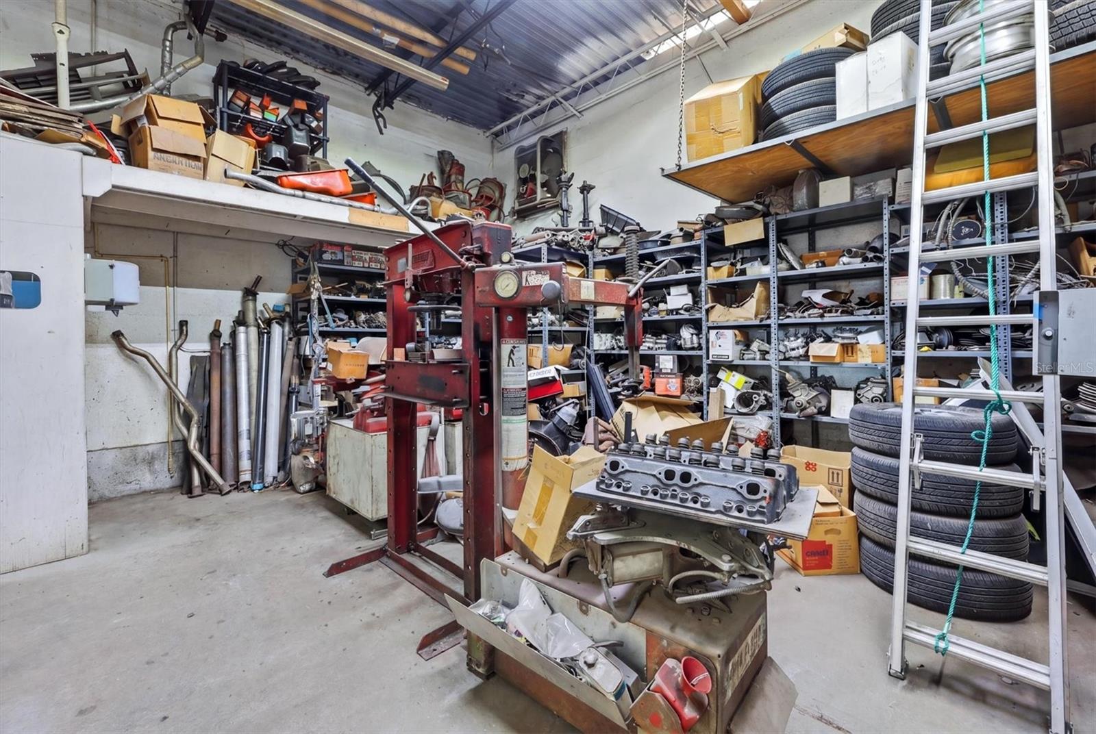 VENICE EDGEWOOD SEC OF - Commercial Sale