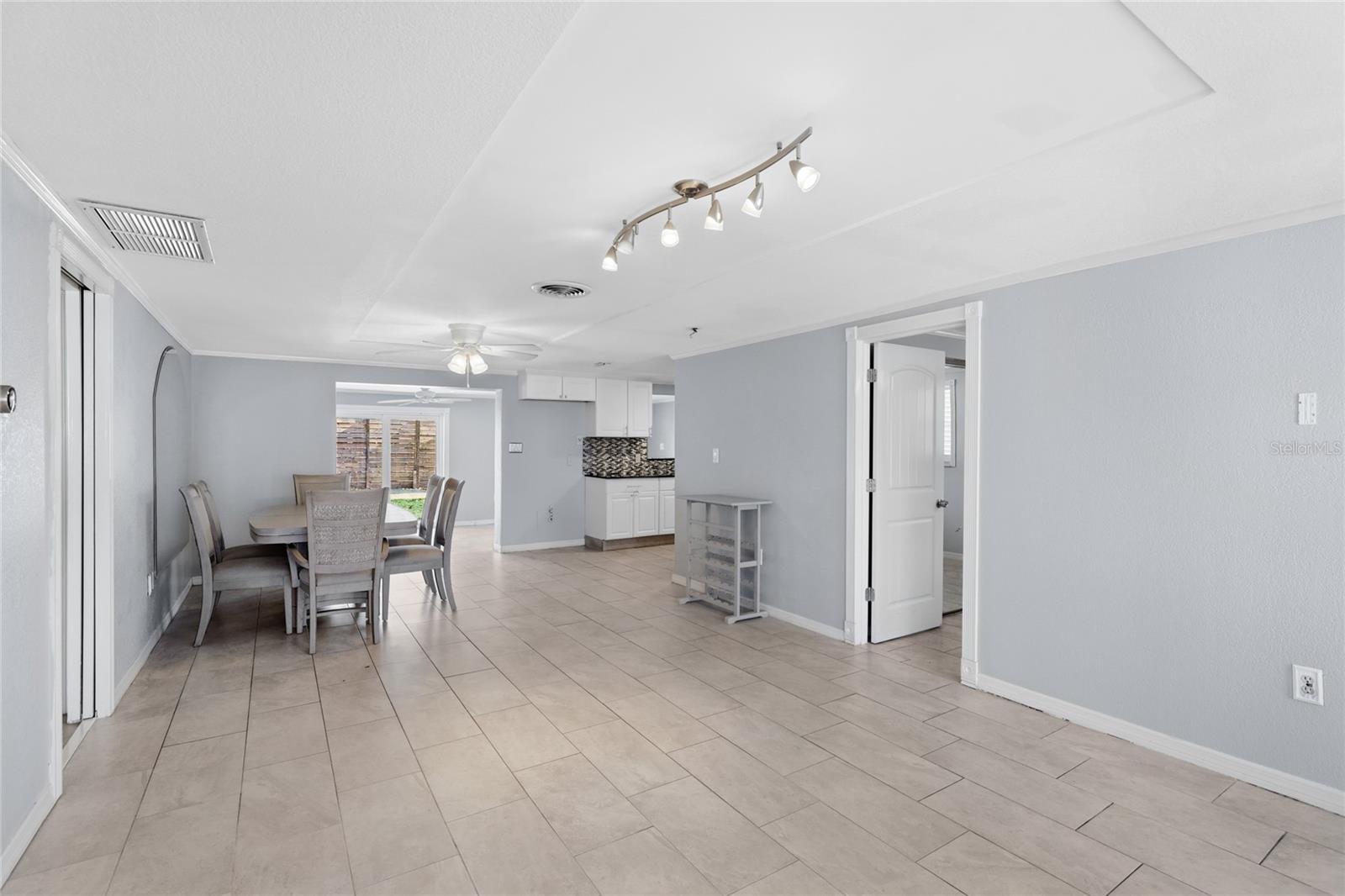 SOUTH VENICE - Residential