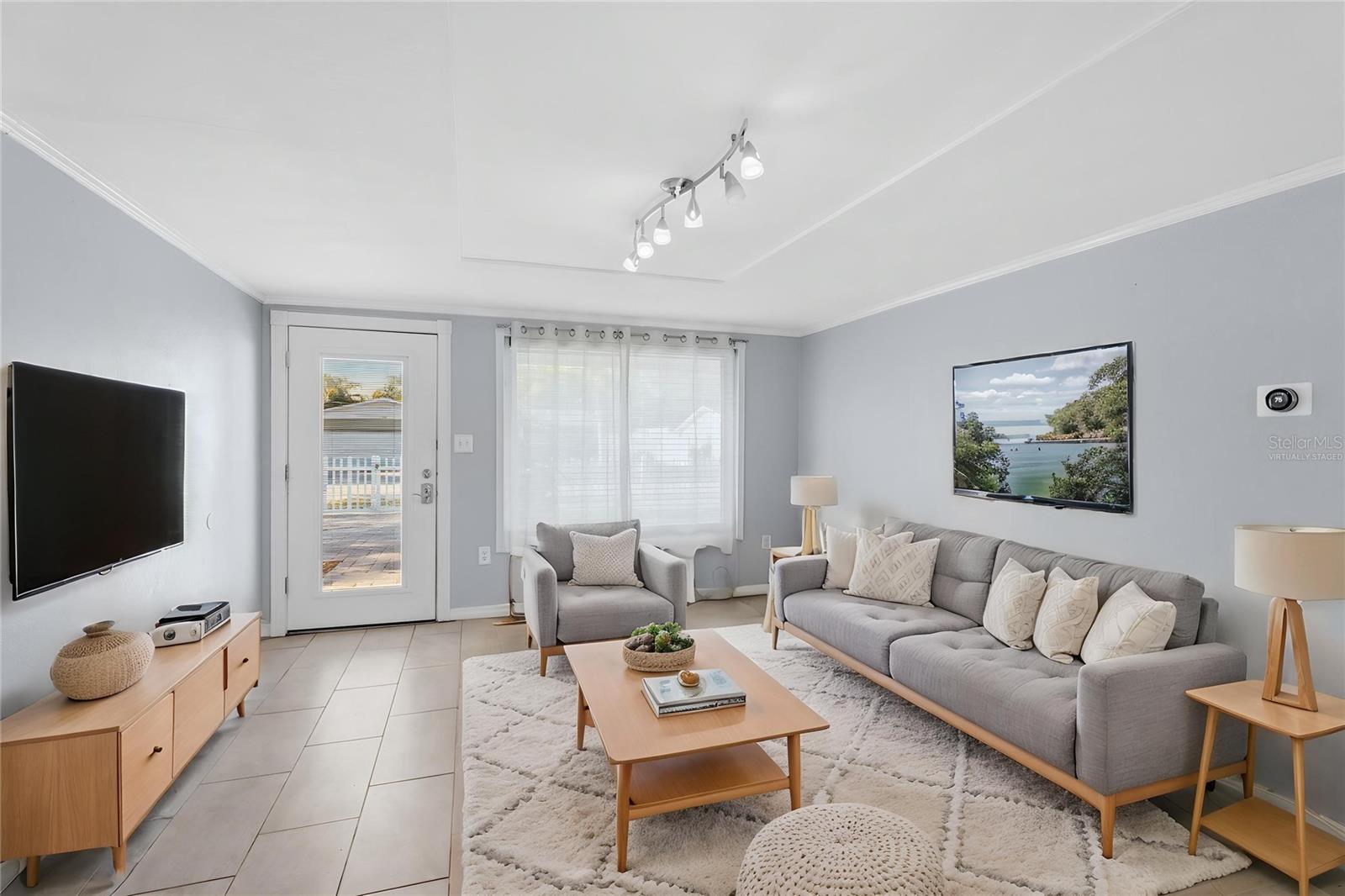 SOUTH VENICE - Residential