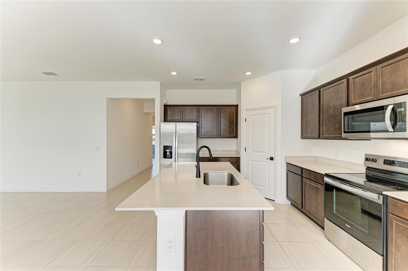 SAPPHIRE POINT PH IVA & IVB - Residential