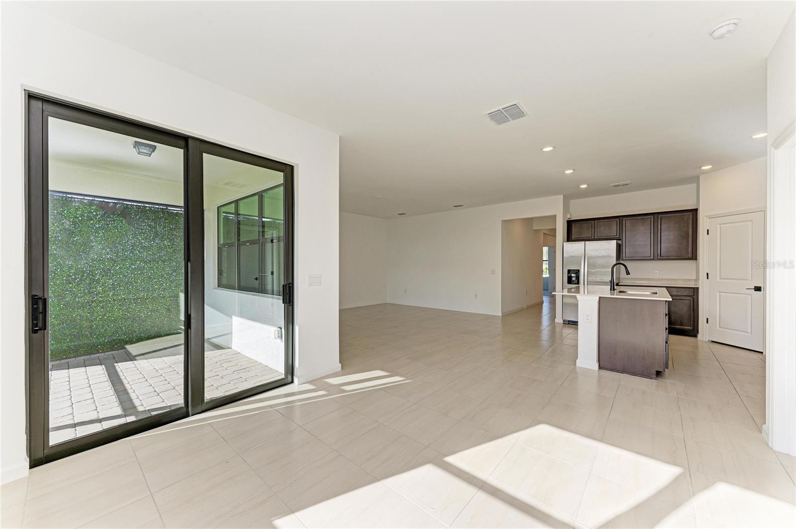 SAPPHIRE POINT PH IVA & IVB - Residential