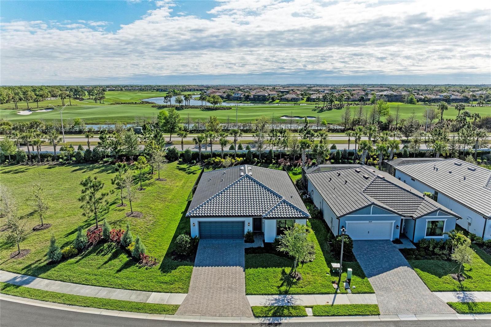 SAPPHIRE POINT PH IVA & IVB - Residential