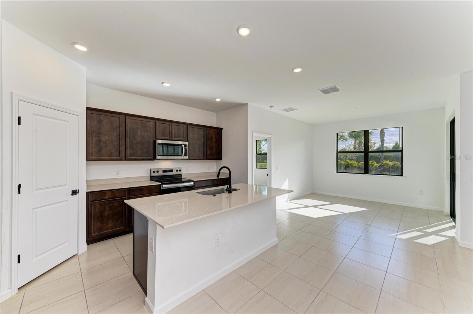 SAPPHIRE POINT PH IVA & IVB - Residential